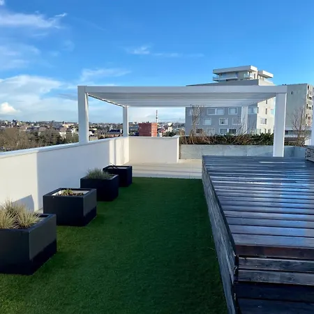Apartment Le Rio, Avec Terrasse & Parking *