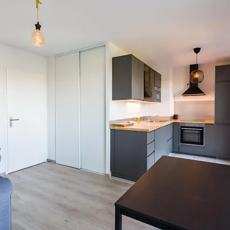 Apartment Le Rio, Avec Terrasse & Parking Rennes